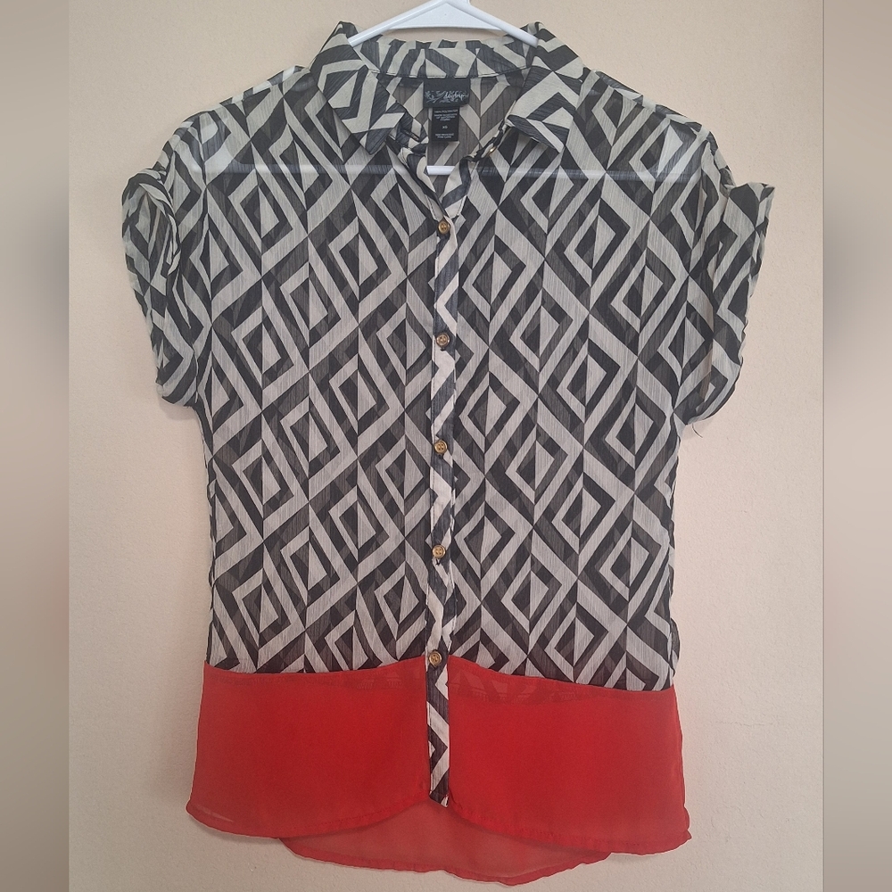 Daytrip Black and White Geometric Button Down Shirt with Red Hem